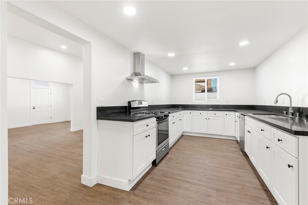 2060 E Cienega