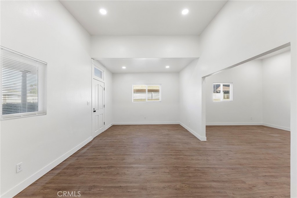2060 E Cienega