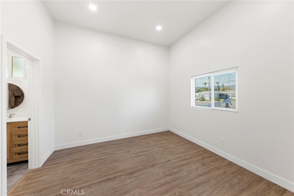 2060 E Cienega