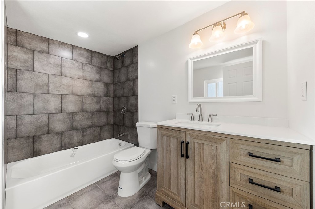 2060 E Cienega