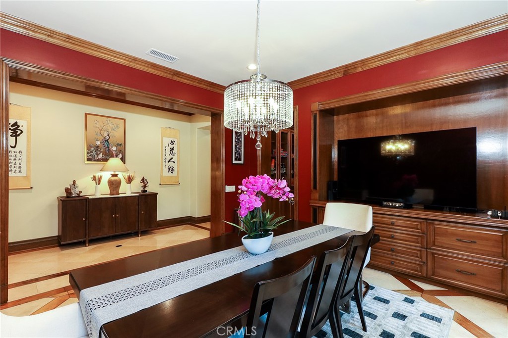 725 Carriage House
