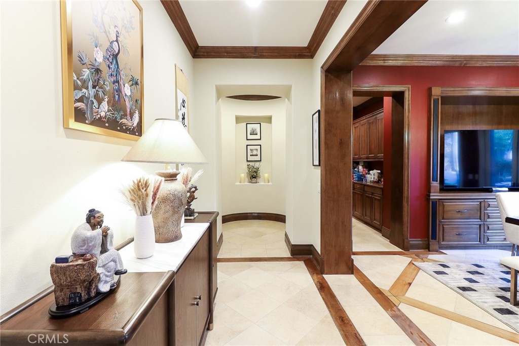 725 Carriage House