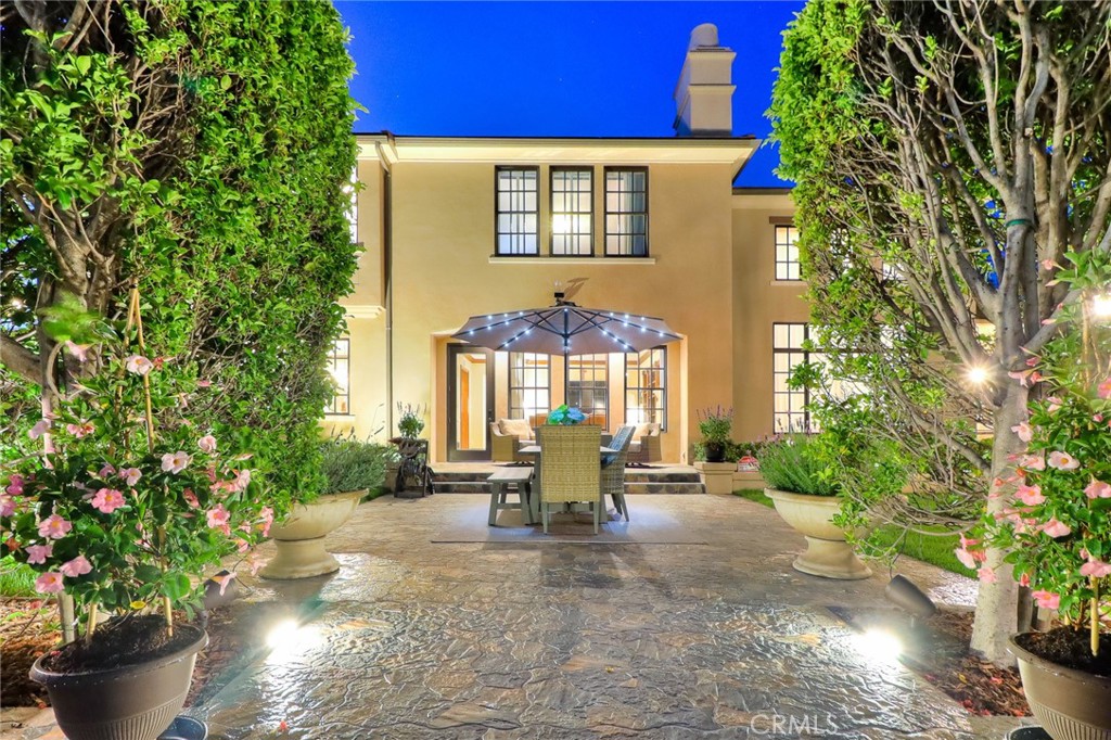 725 Carriage House