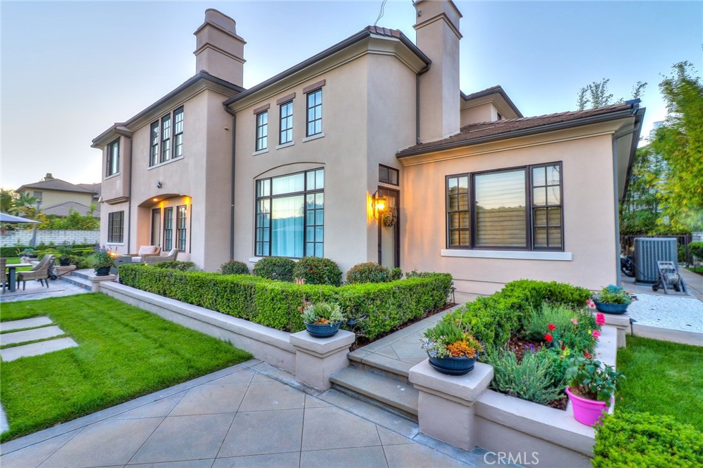 725 Carriage House