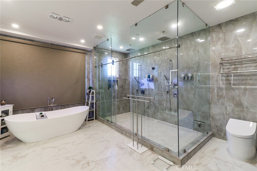 725 Carriage House