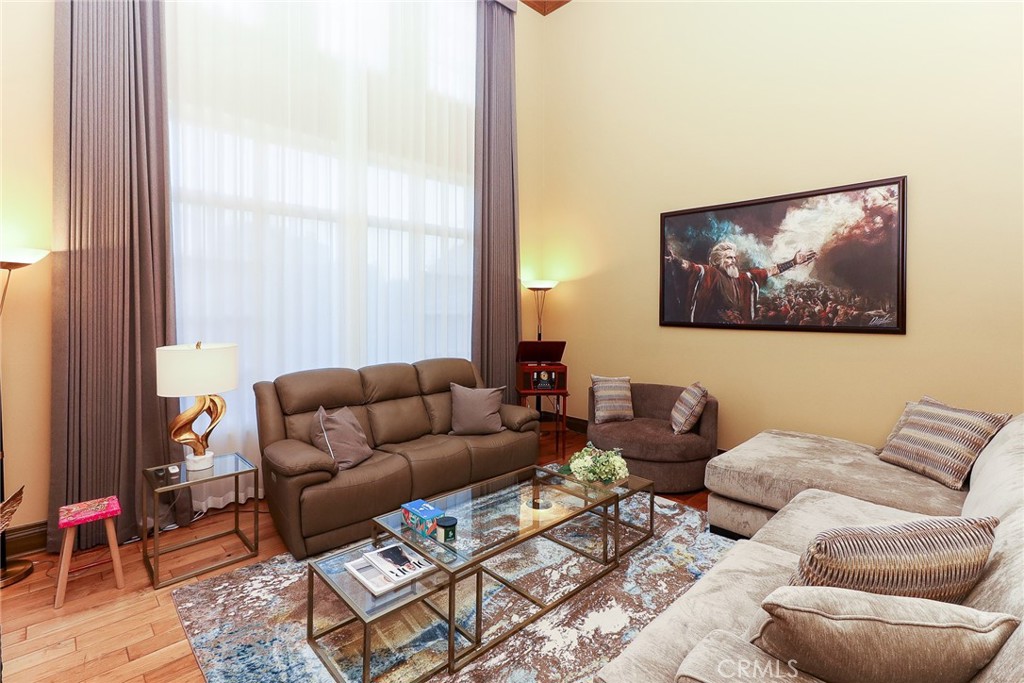 725 Carriage House