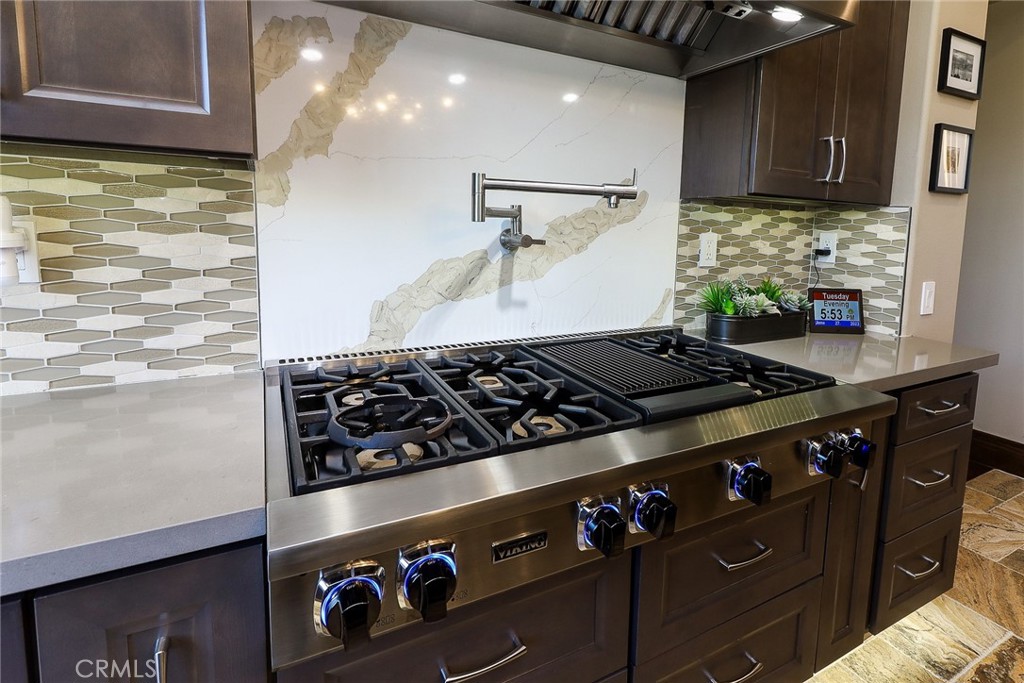 725 Carriage House
