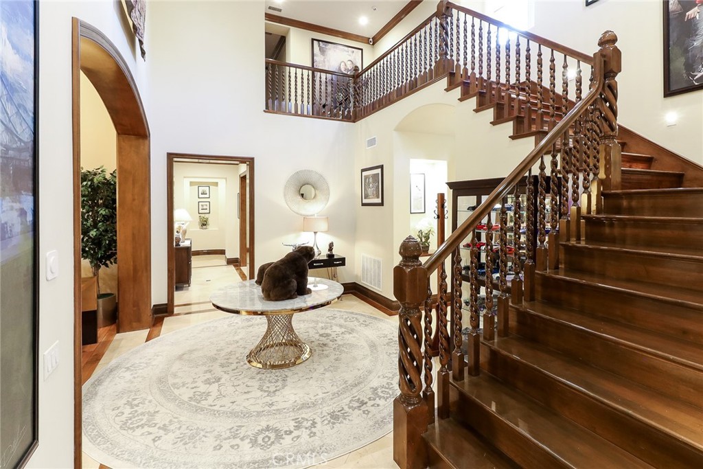 725 Carriage House