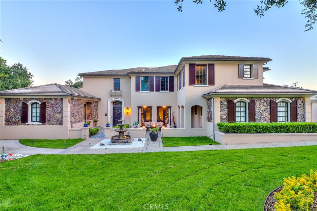 725 Carriage House