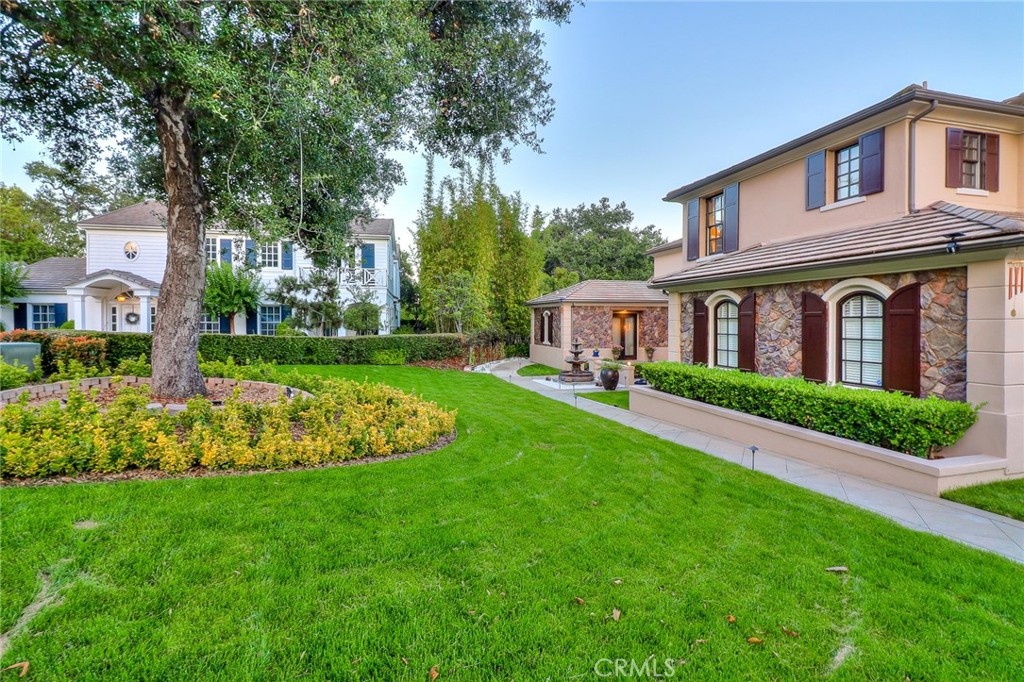 725 Carriage House