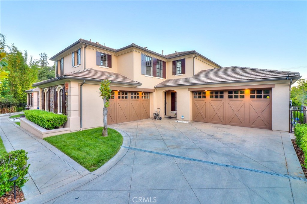 725 Carriage House