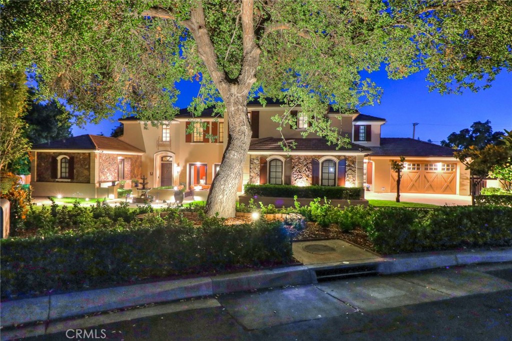 725 Carriage House