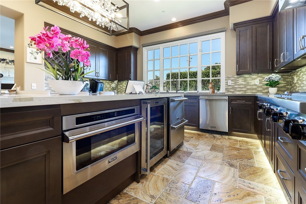 725 Carriage House
