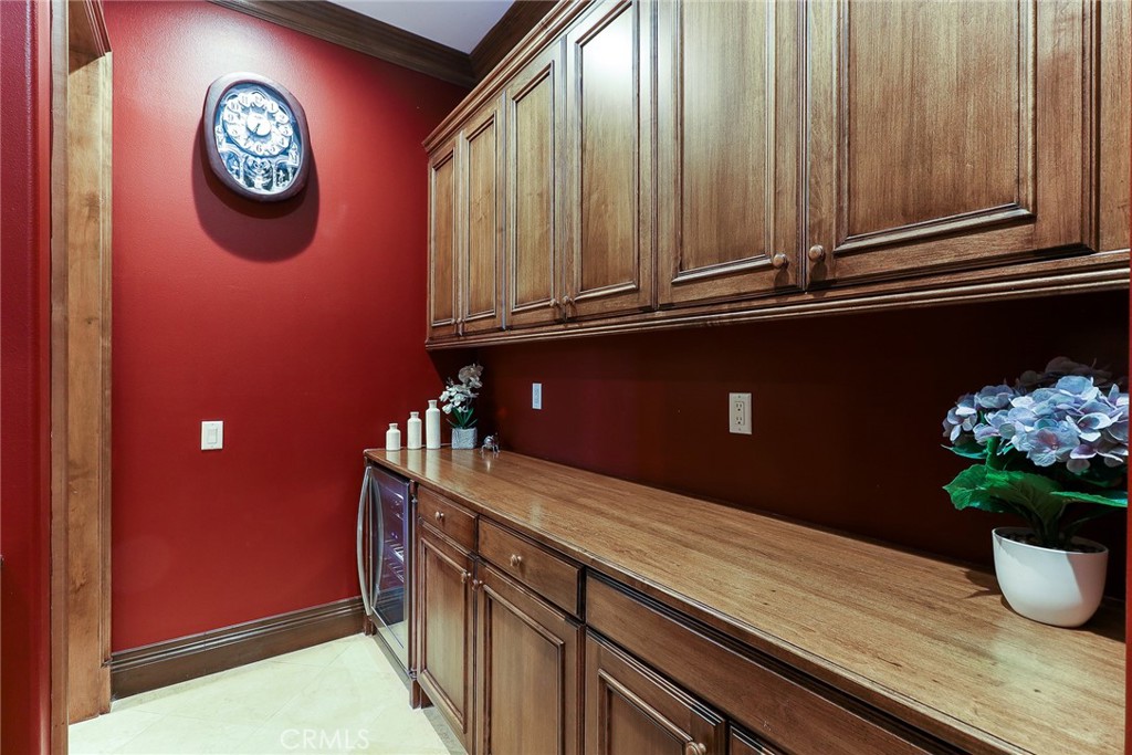 725 Carriage House