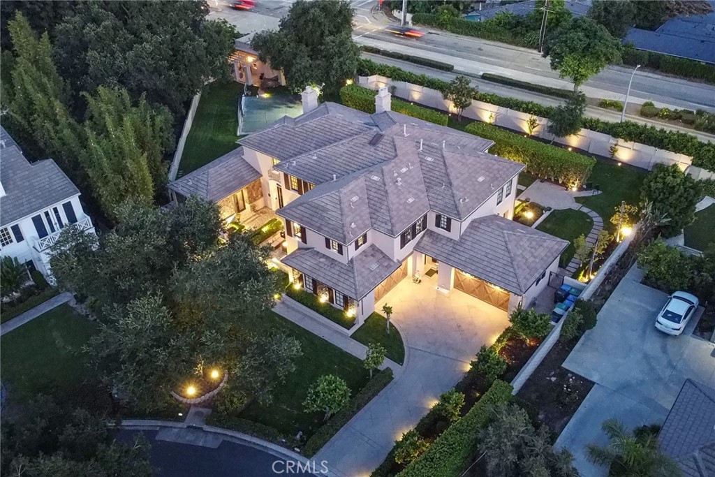 725 Carriage House