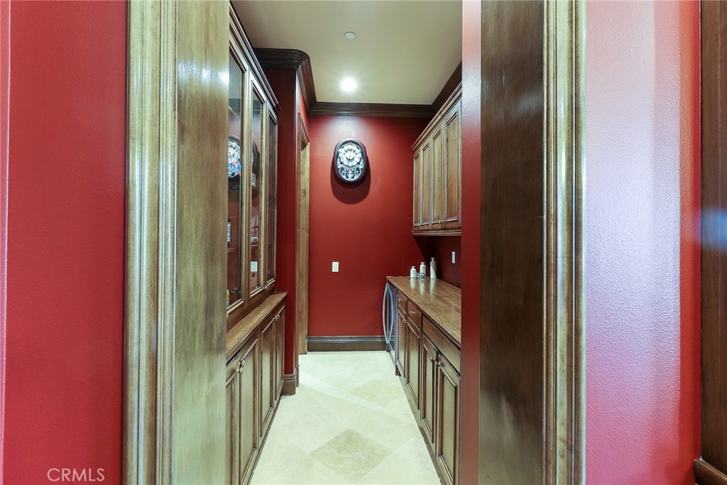 725 Carriage House