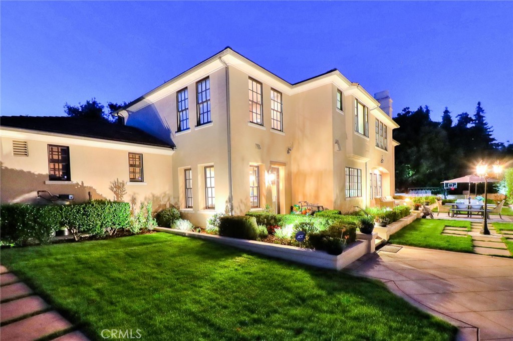 725 Carriage House