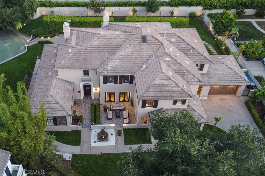 725 Carriage House