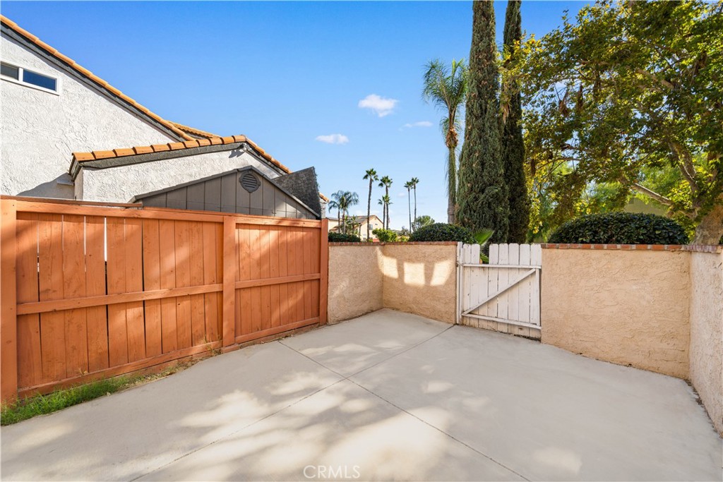 23592 Lake Valley Dr