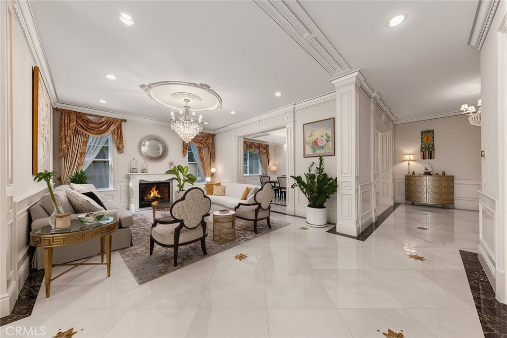 445 W Woodruff
