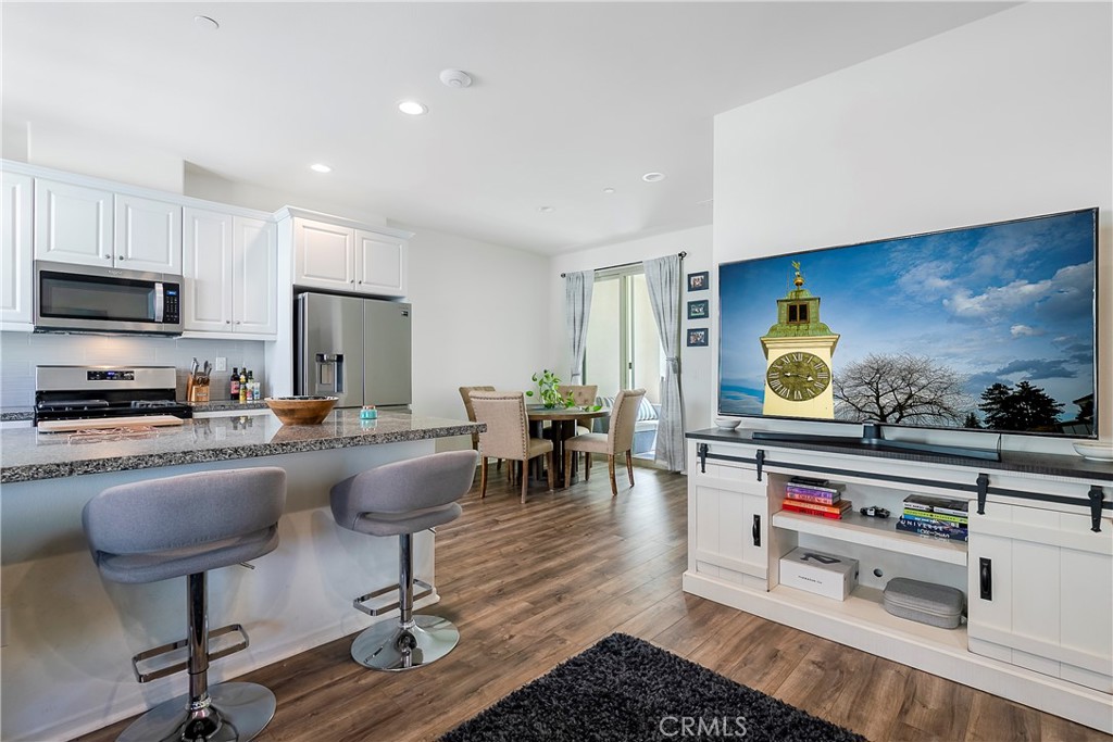 842 Iris Way B