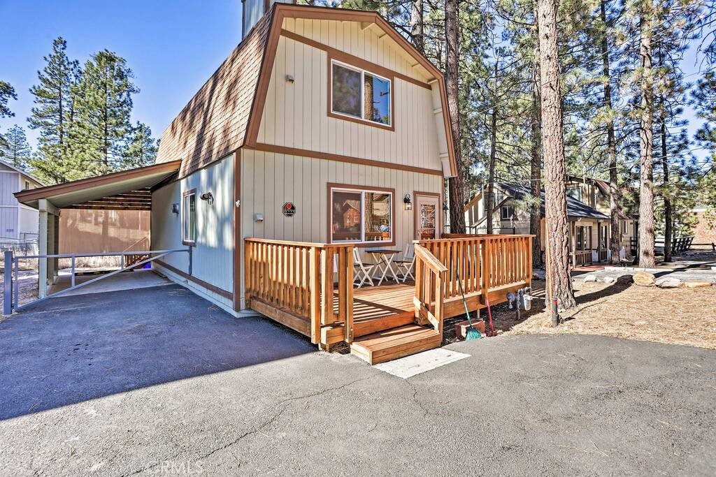 560 Lakewood Lane