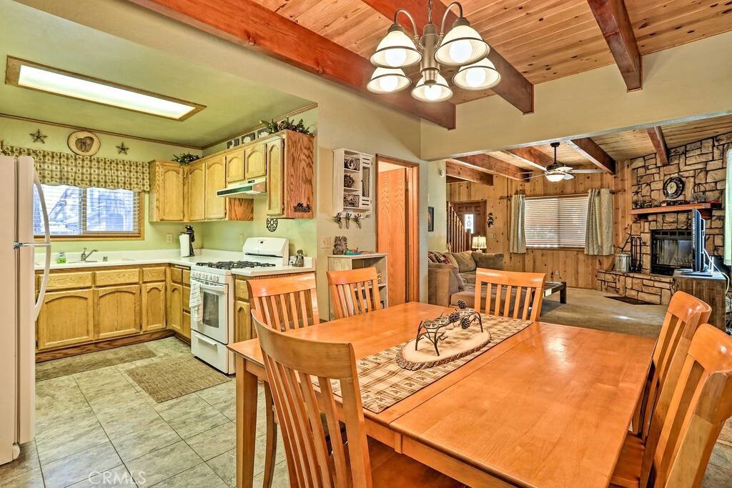 560 Lakewood Lane