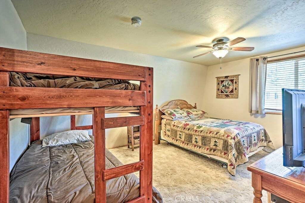 560 Lakewood Lane