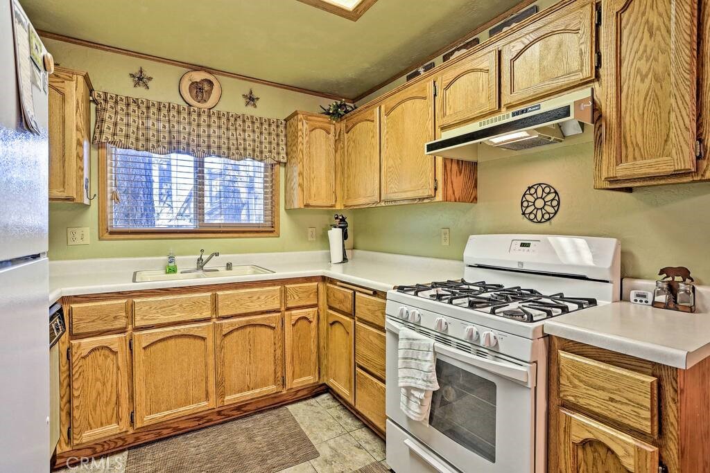 560 Lakewood Lane