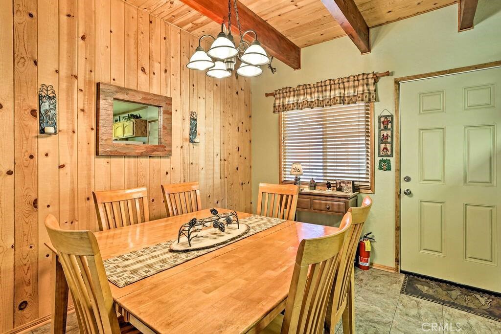 560 Lakewood Lane