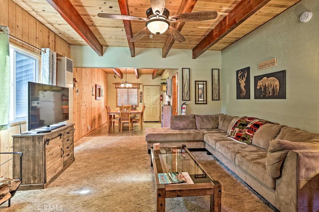 560 Lakewood Lane
