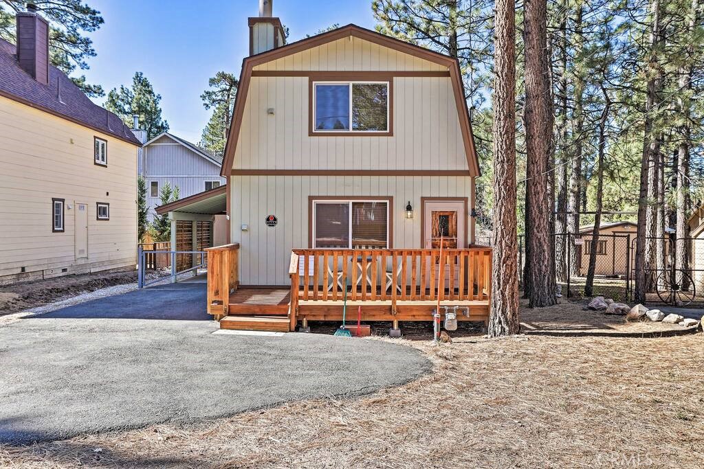 560 Lakewood Lane