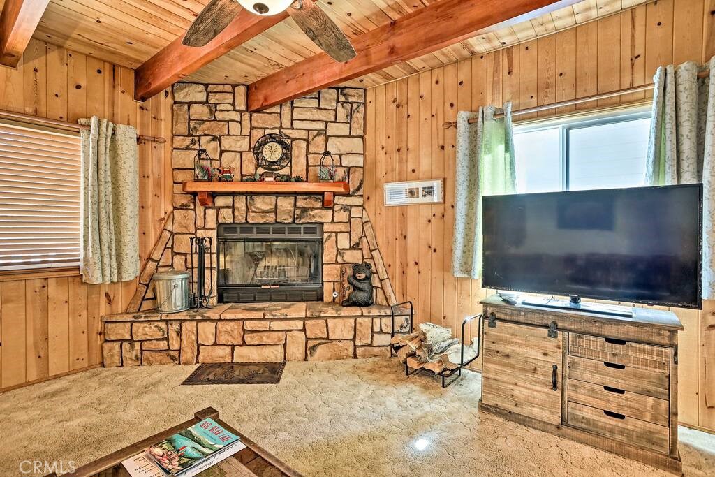 560 Lakewood Lane
