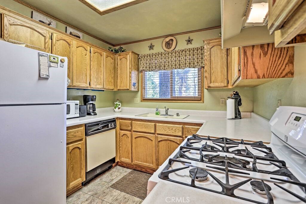 560 Lakewood Lane