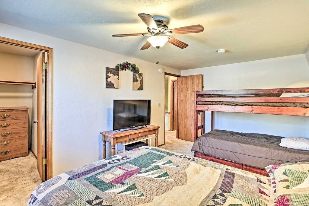 560 Lakewood Lane