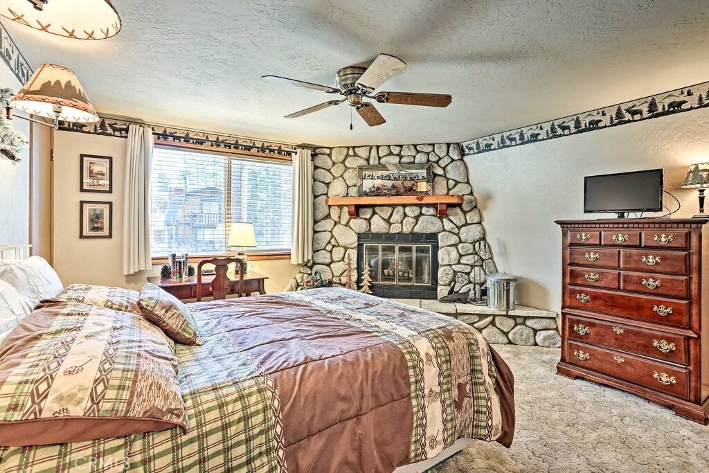560 Lakewood Lane