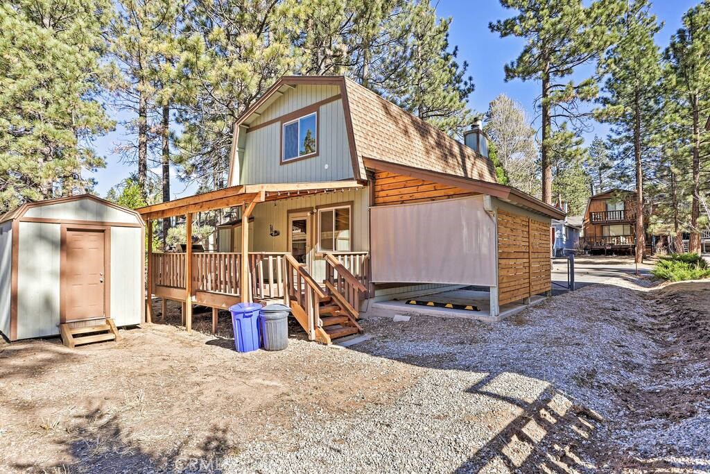 560 Lakewood Lane