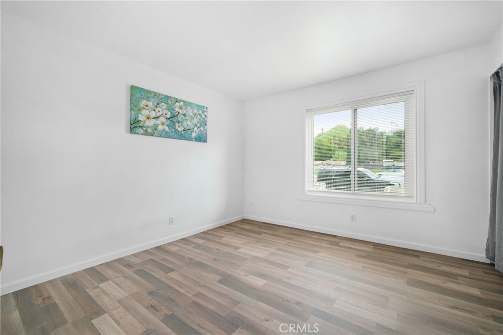 1735 E Washington Street G12