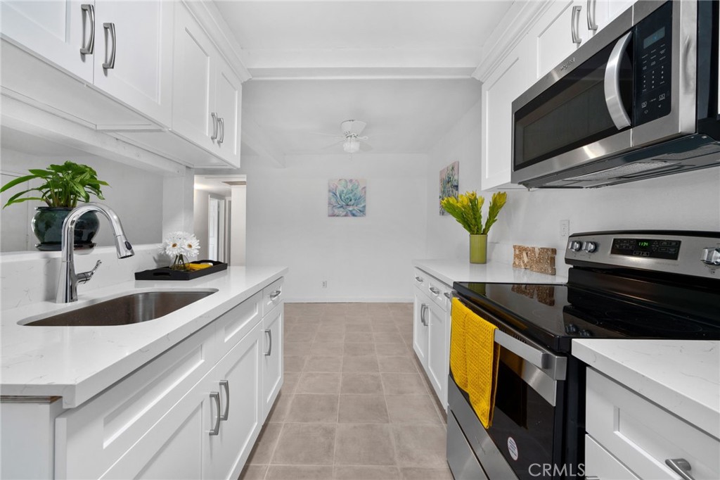 1735 E Washington Street G12