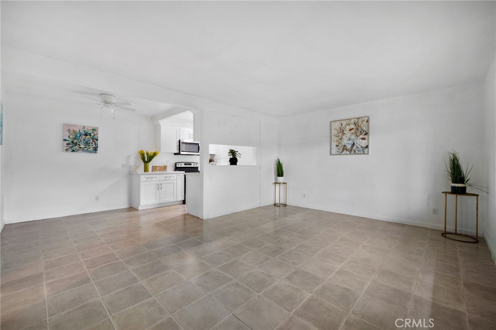 1735 E Washington Street G12