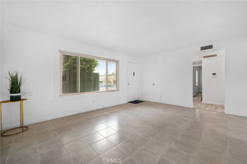 1735 E Washington Street G12