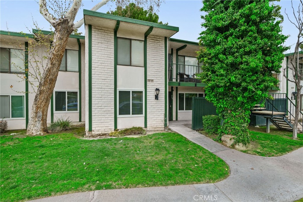 1735 E Washington Street G12