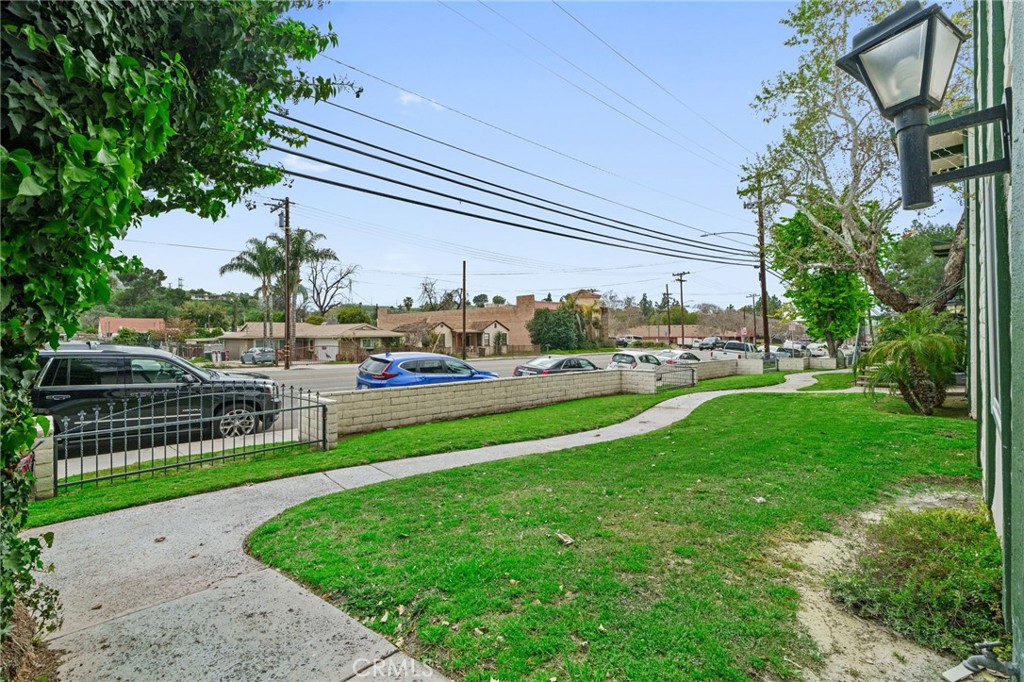 1735 E Washington Street G12