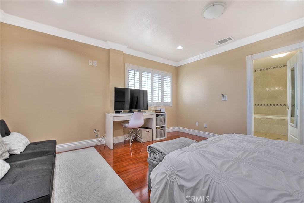 965 Looking Glass Drive