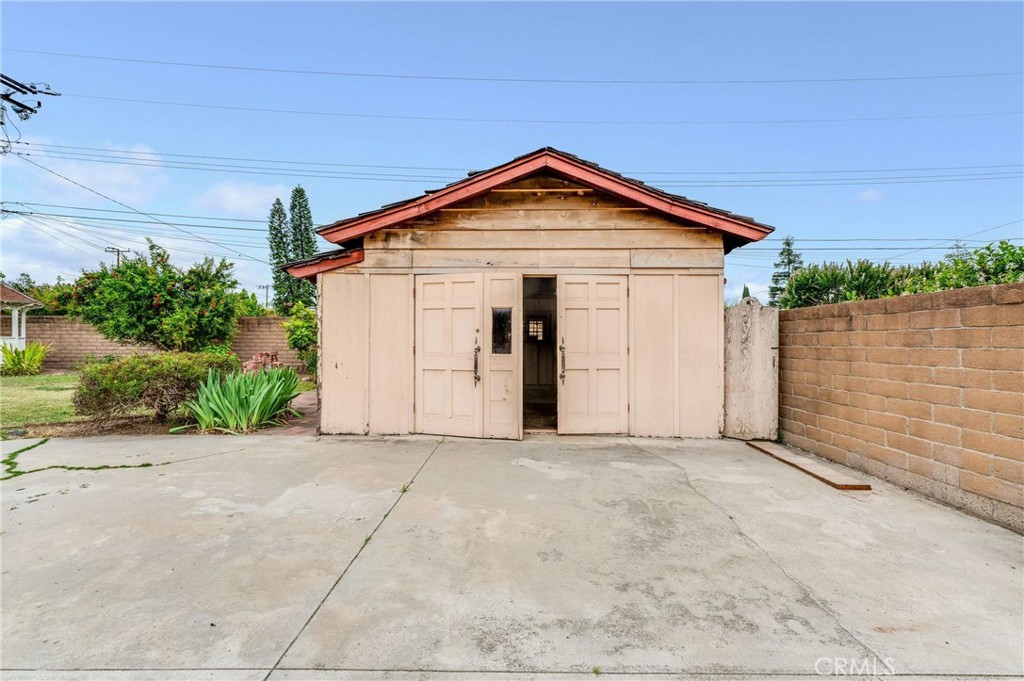 2138 E Daniels Avenue
