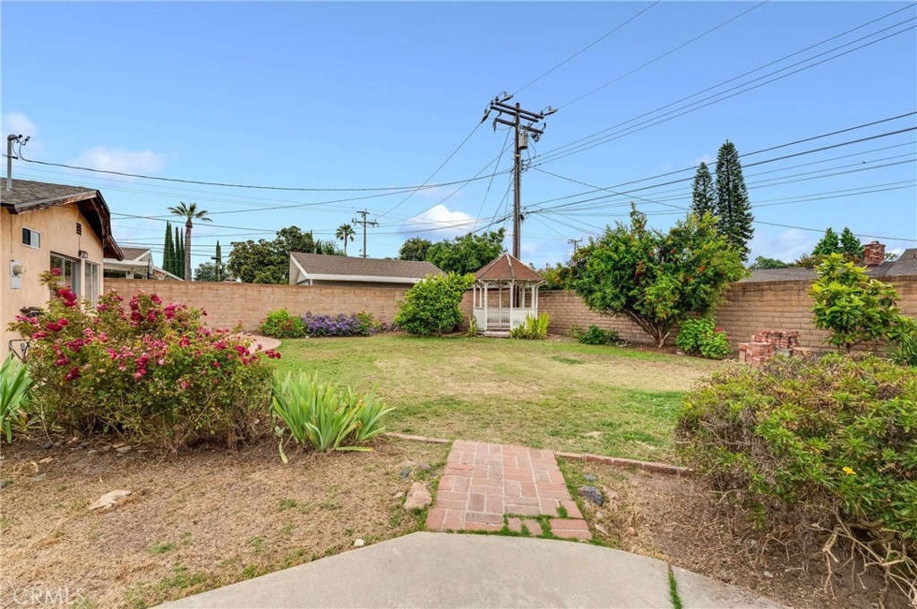 2138 E Daniels Avenue