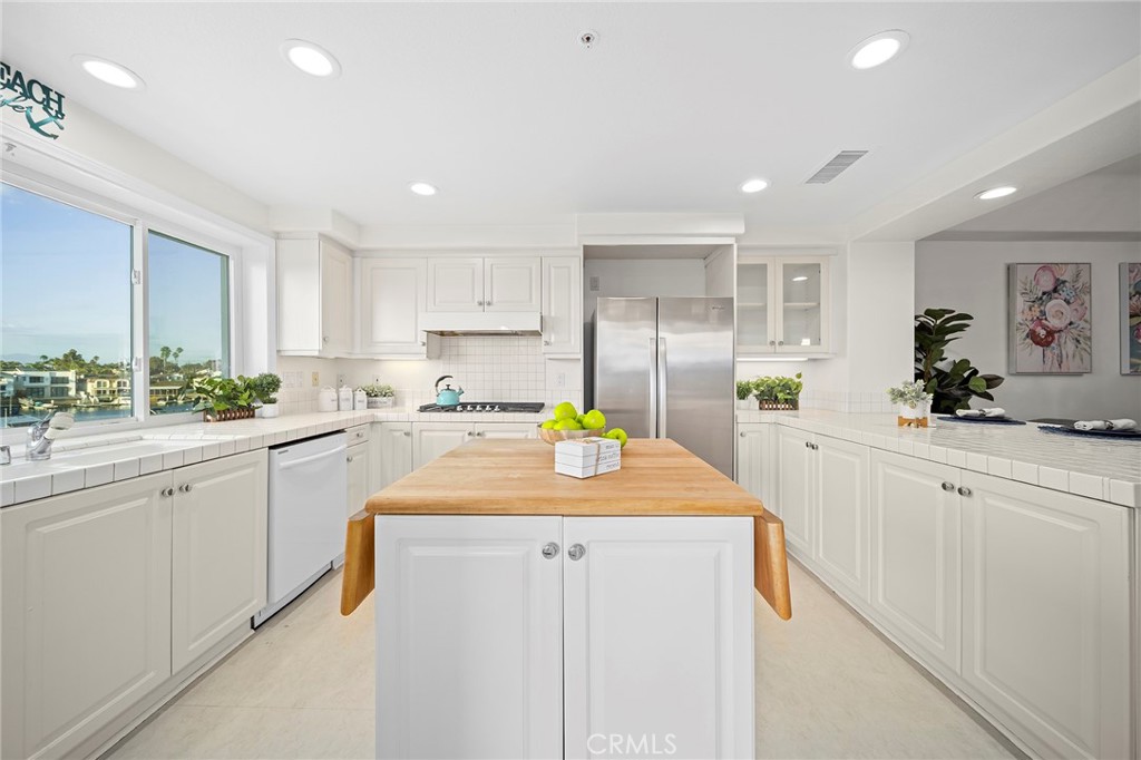 4165 Warner Avenue 201
