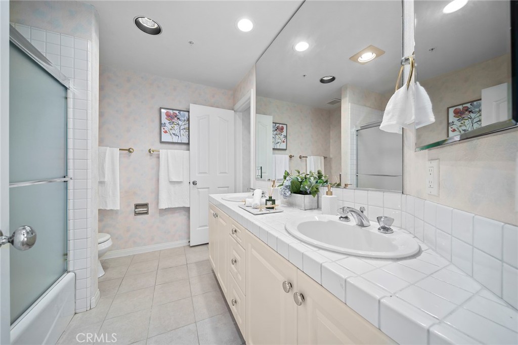 4165 Warner Avenue 201