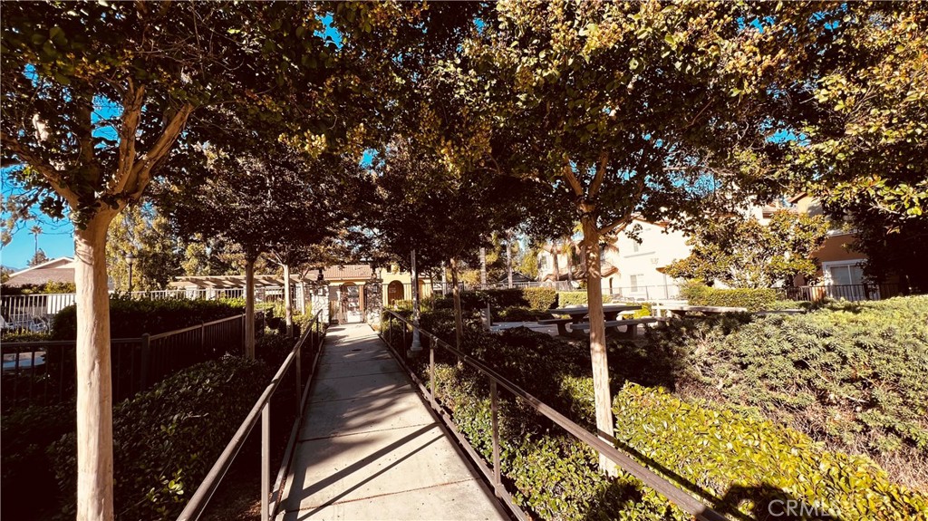 1135 N Solano Privado A