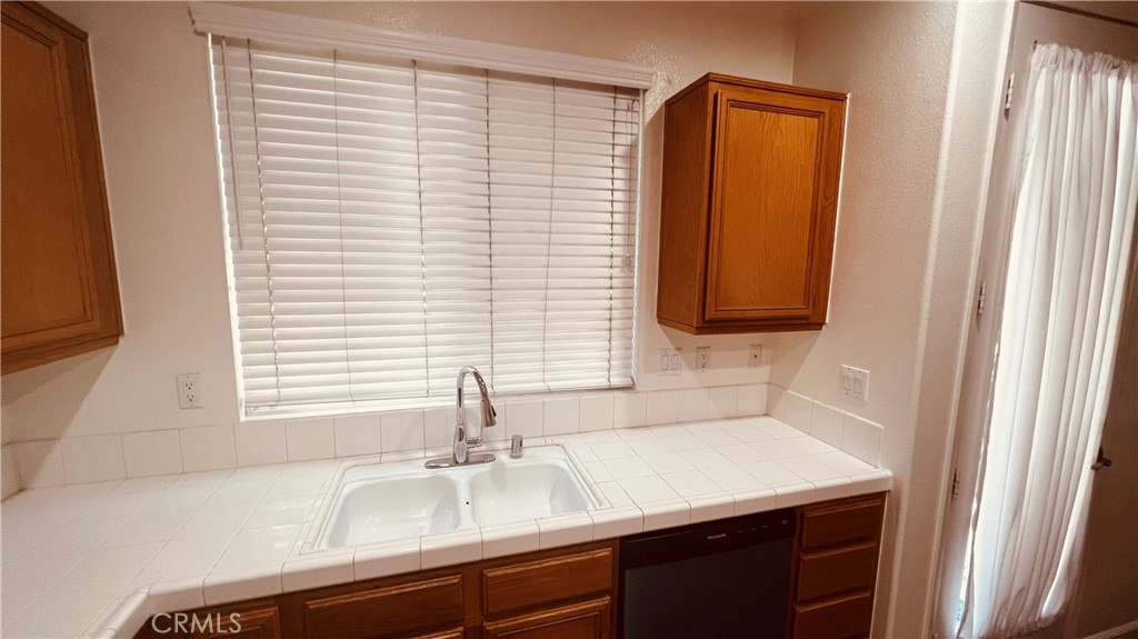 1135 N Solano Privado A